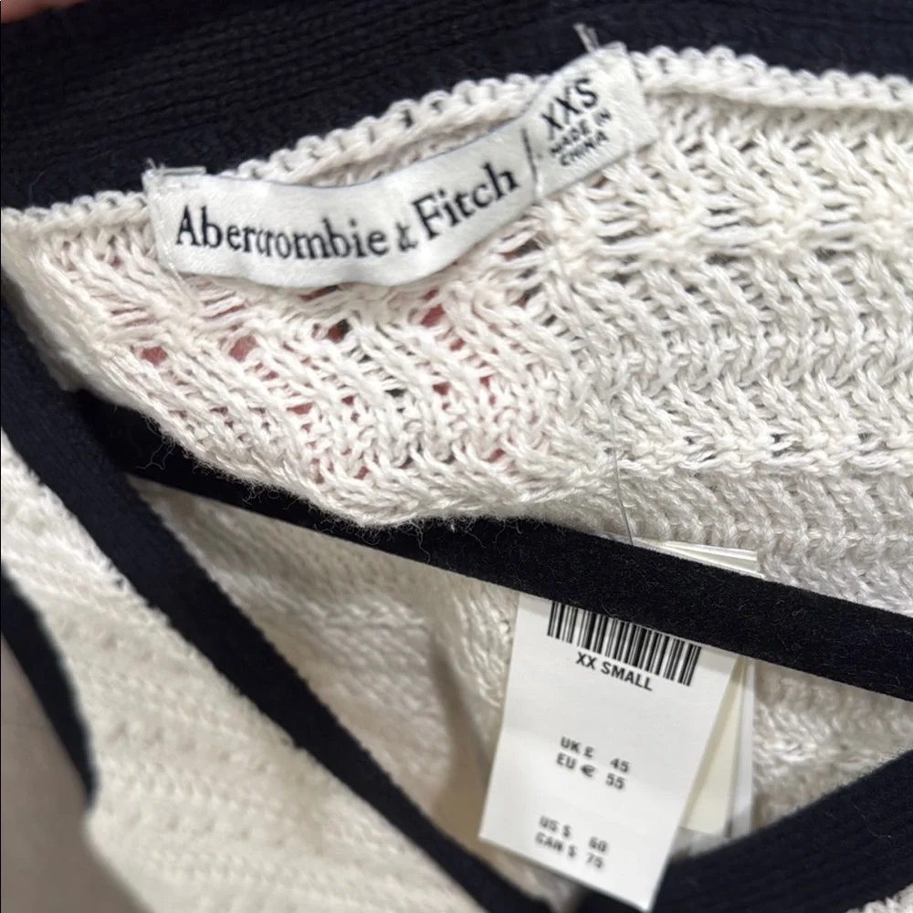 Abercrombie & Fitch Black and White Knit Button-Up Tank Top Brand New - Picture 2 of 4